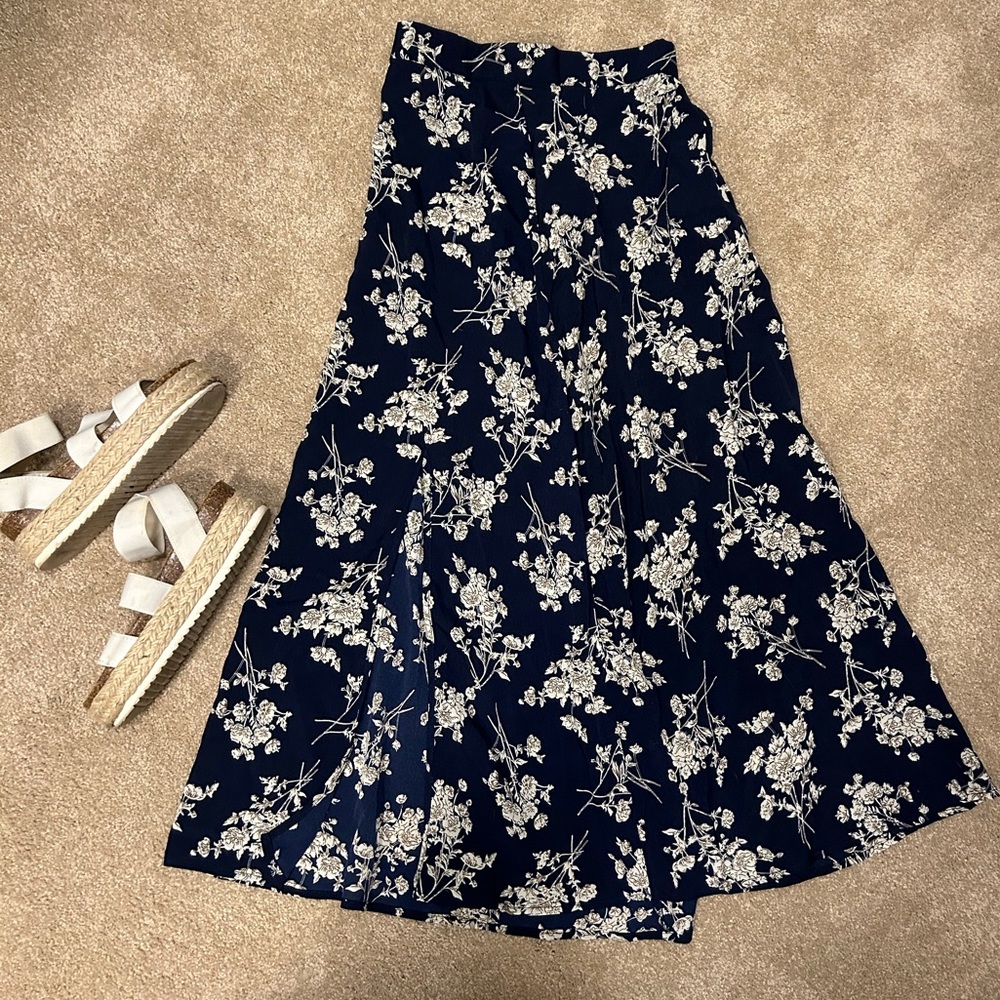 Navy blue skirt 💙🦋